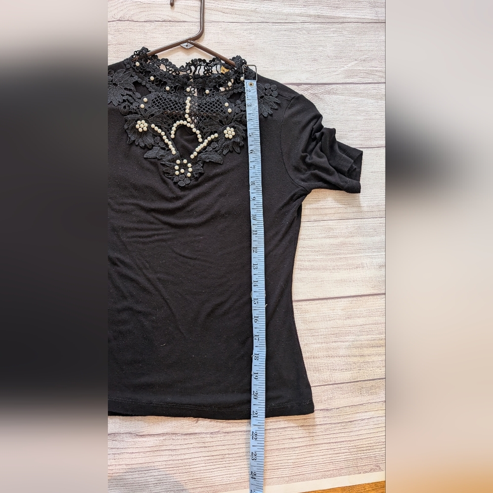 Top Chic pearl and lace embellished black short sleeve party top. Size Large - Picture 5 of 12